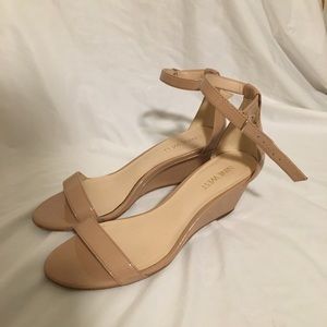 NINE WEST BEIGE PLATFORM HEELS